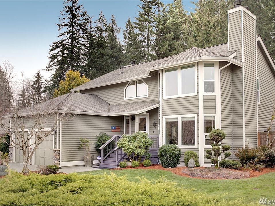 Welcome home! This lovely 2 story Carriagewood home is in superb condition!