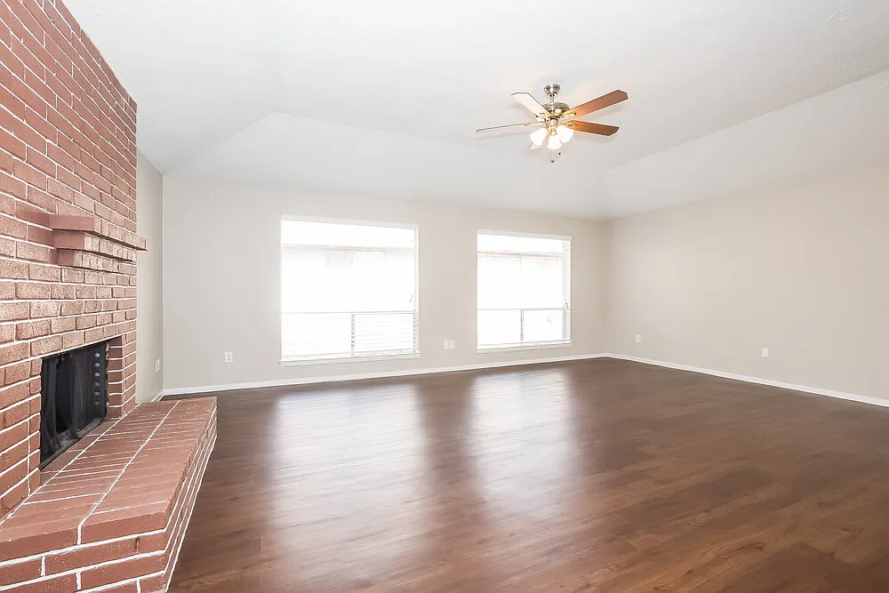 3 bed, 2.0 bath, 1541 sqft, $1,730 — Photo 2