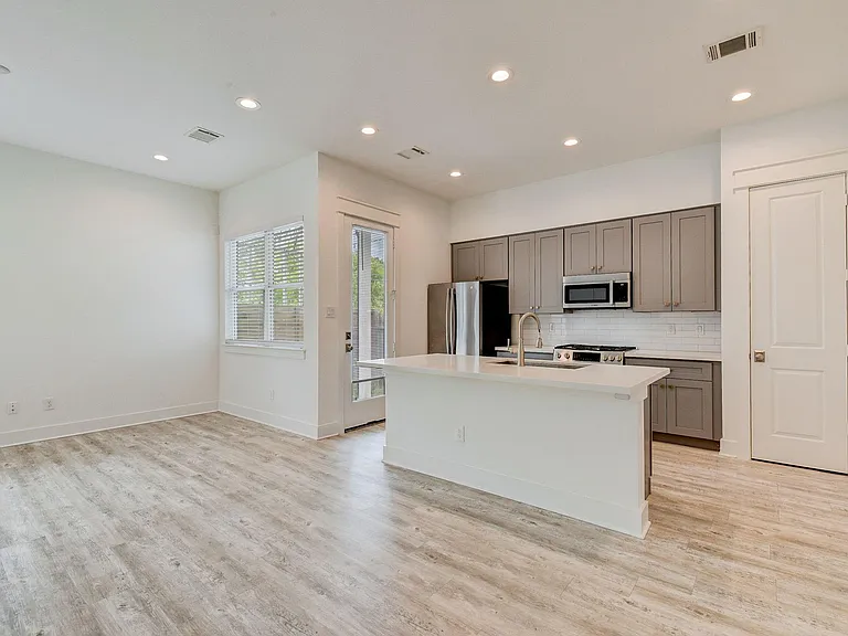 2705 Oakwood Crest Ln — Photo 23