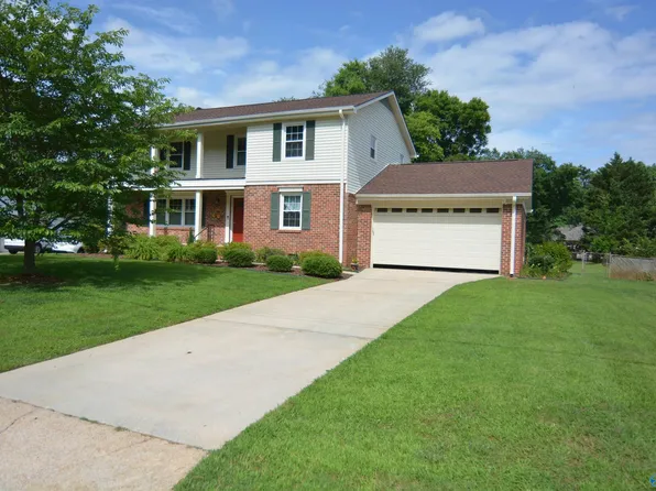8909 Willow Hills Dr SE, Huntsville, AL 35802