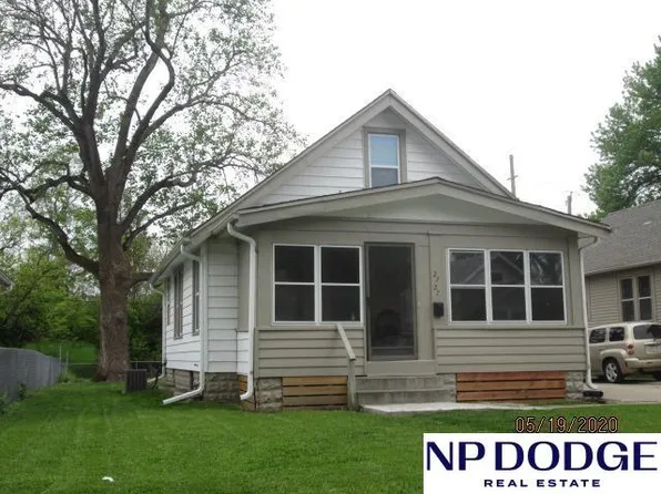 2727 Saratoga St, Omaha, NE 68111