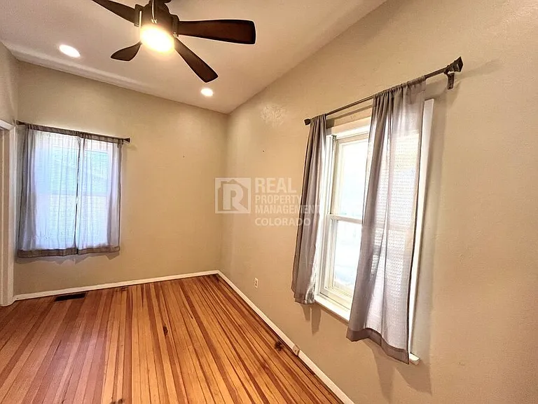 727 W Cucharras St — Photo 12