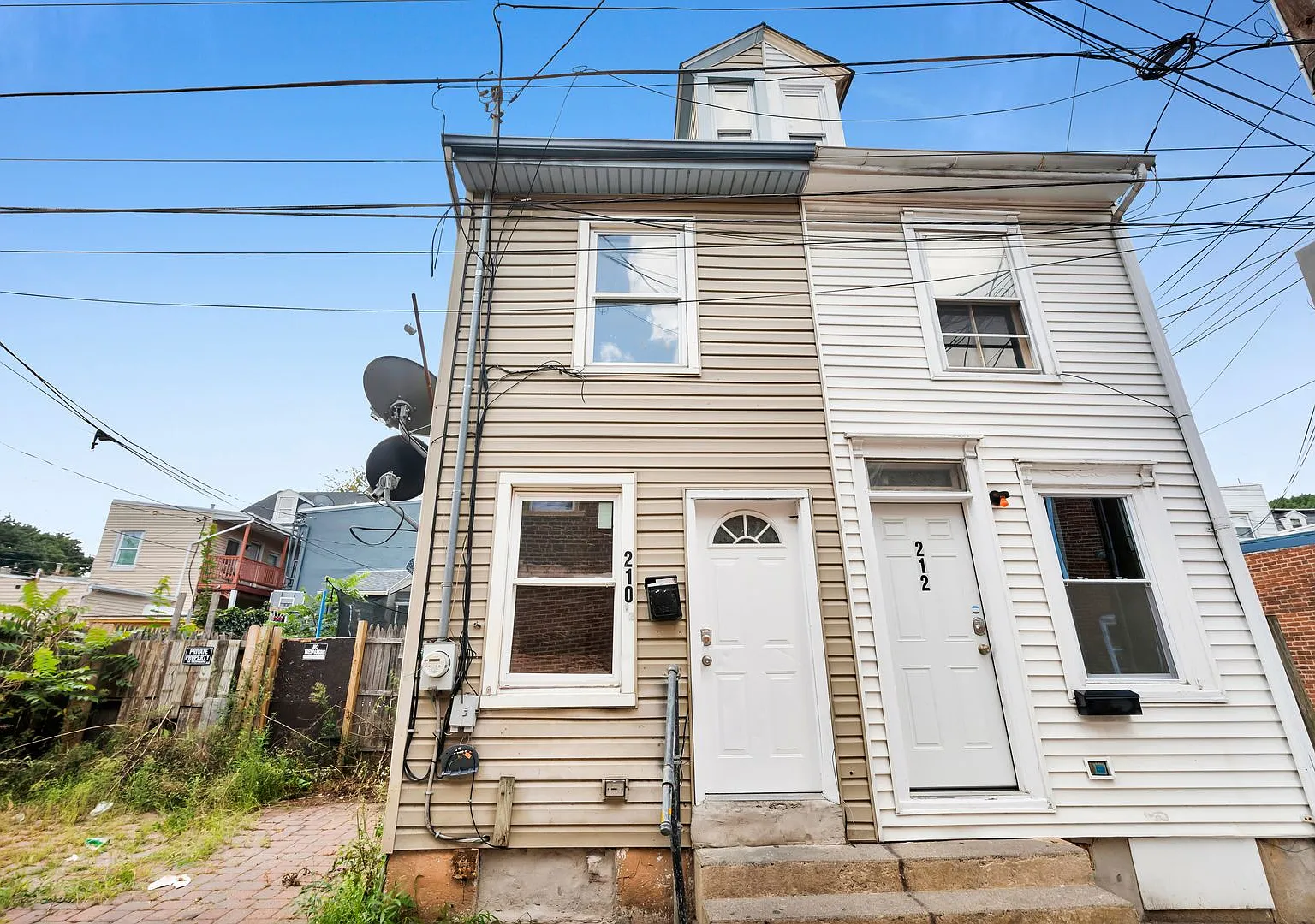 Comfortable 3-Bedroom Home in Allentown — Photo 1