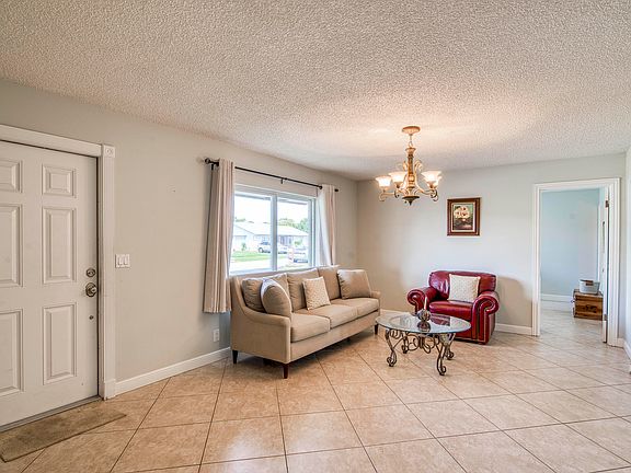 3rd image of 19468 Delaware Cir