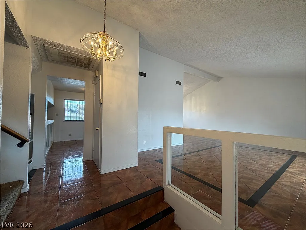 4 bed, 3.0 bath, 2106 sqft, $2,255 — Photo 4