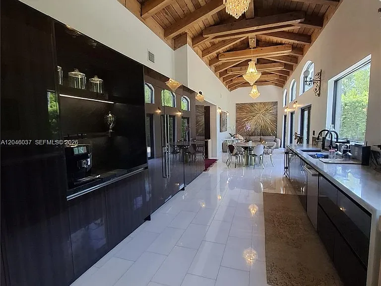 6350 Pinetree Dr — Photo 13