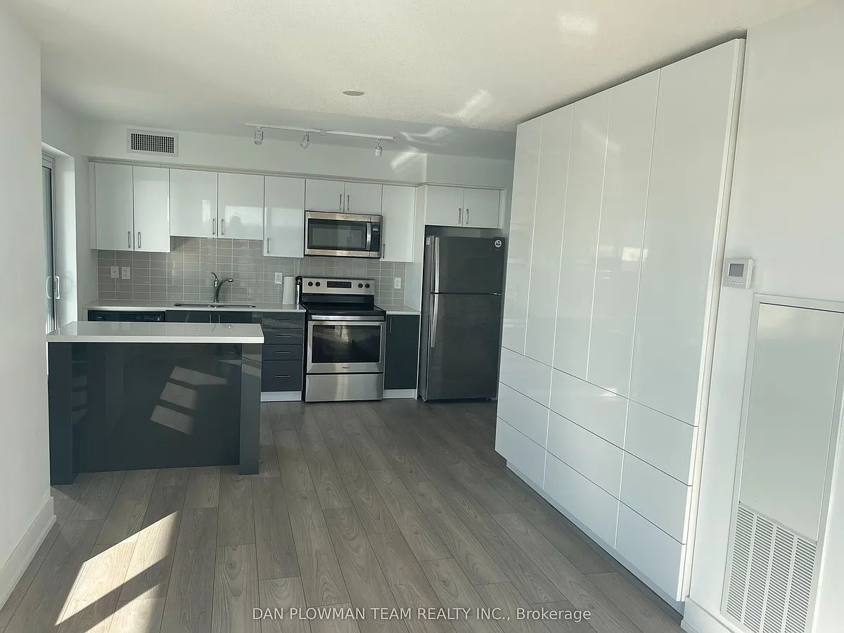 Building Photo - 1255 Bayly St #1007