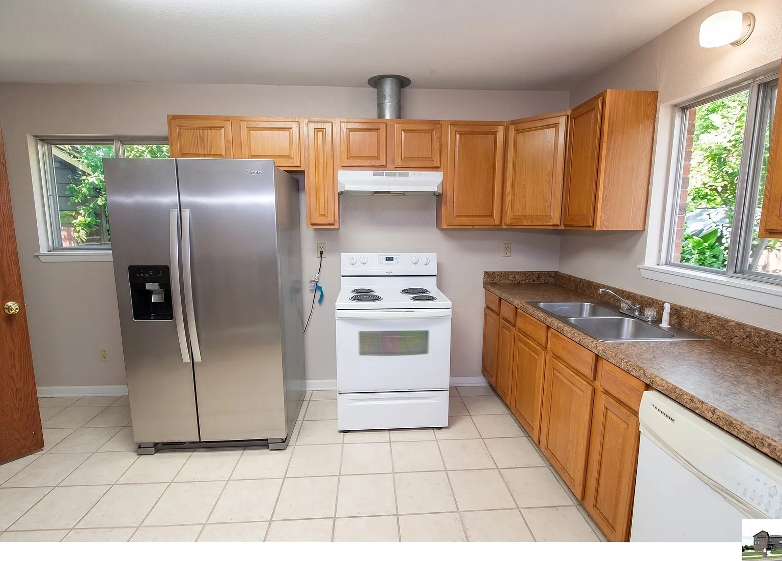 3 bed, 2.0 bath, 1244 sqft, $1,200 — Photo 3