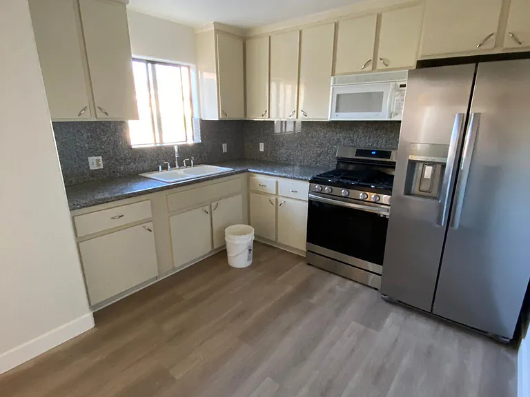 1760 N Alexandria Ave #1/2 — Photo 14