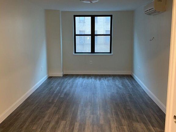 3rd image of 531 Tinton Ave
