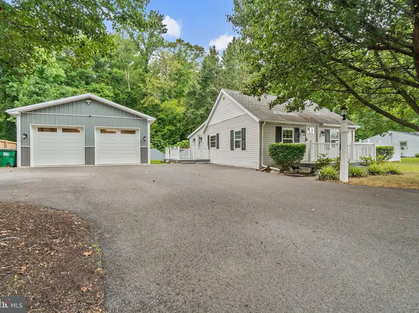 204 Schoolhouse Ln, Grasonville, MD 21638