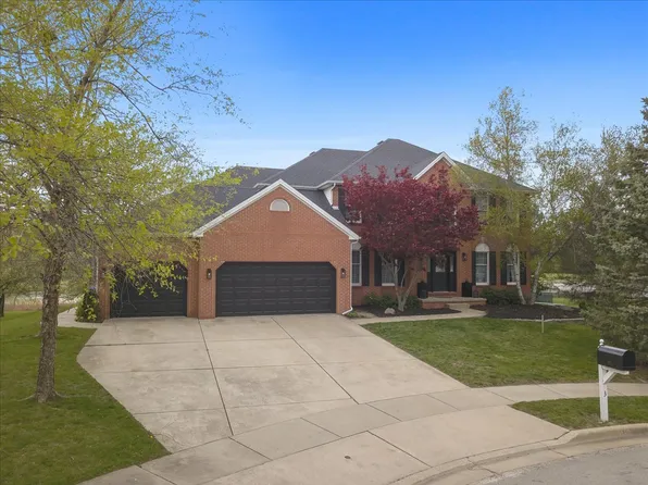 3 Pebblebrook Ct, Bloomington, IL 61705