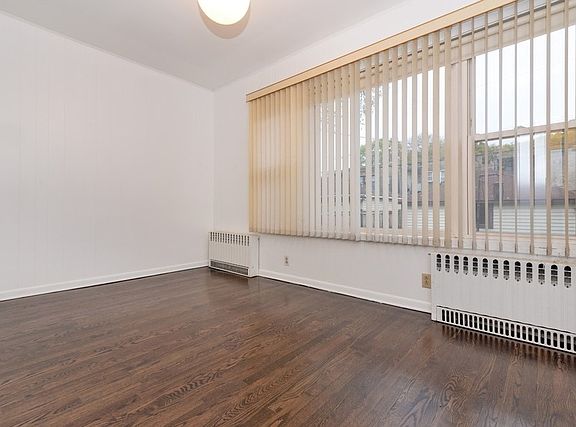 4th image of 6621 N Rockwell St