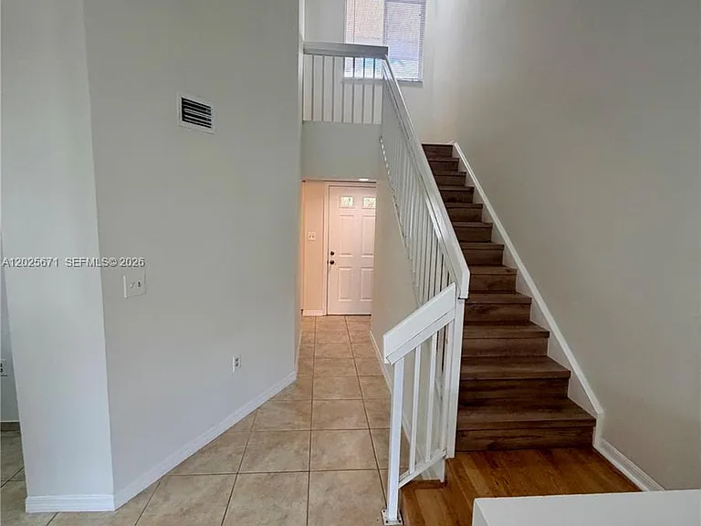 19216 Glenmoor Dr #19216 — Photo 19