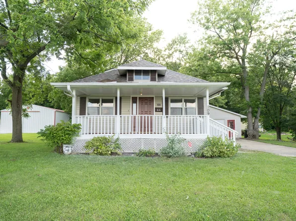 109 Pfeffer Rd, Urbana, IL 61802