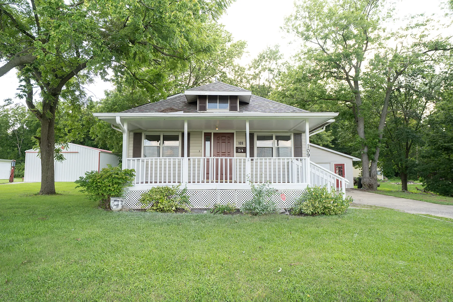 109 S Pfeffer Rd photo 1