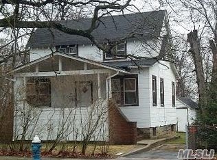 18A Maine Ave, Rockville Centre, NY 11570