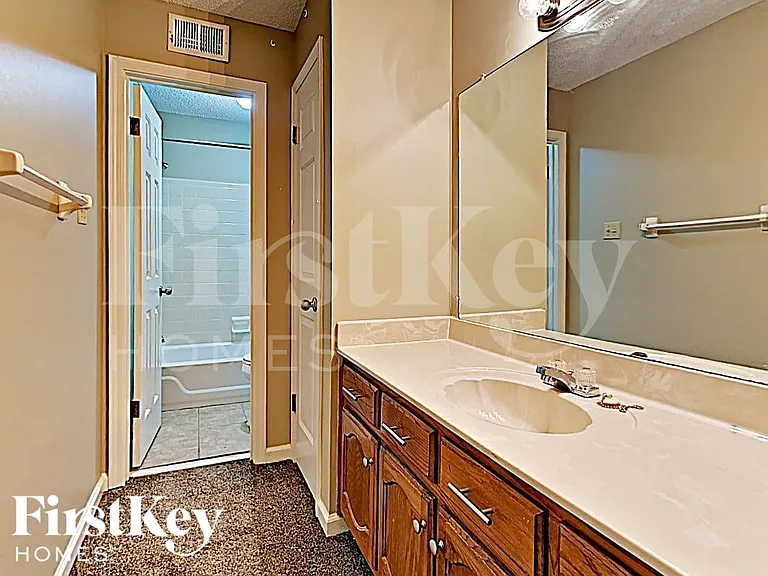 3718 Old Creek Cv — Photo 14