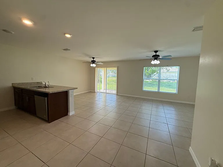 1108 NE 36th Ln — Photo 14