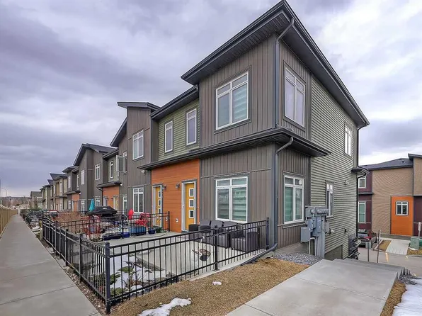 126 W Sage Bluff Cir NW, Calgary, AB T3R 1T5