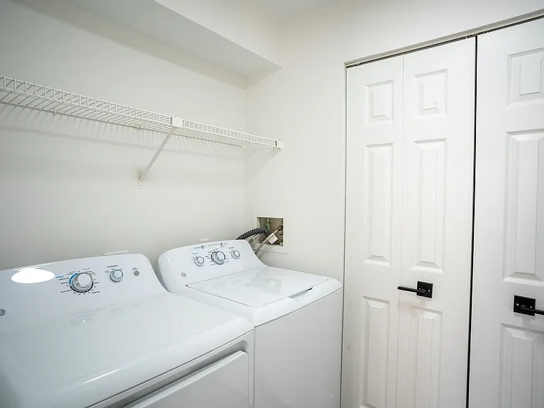 Washer/Dryer in-unit