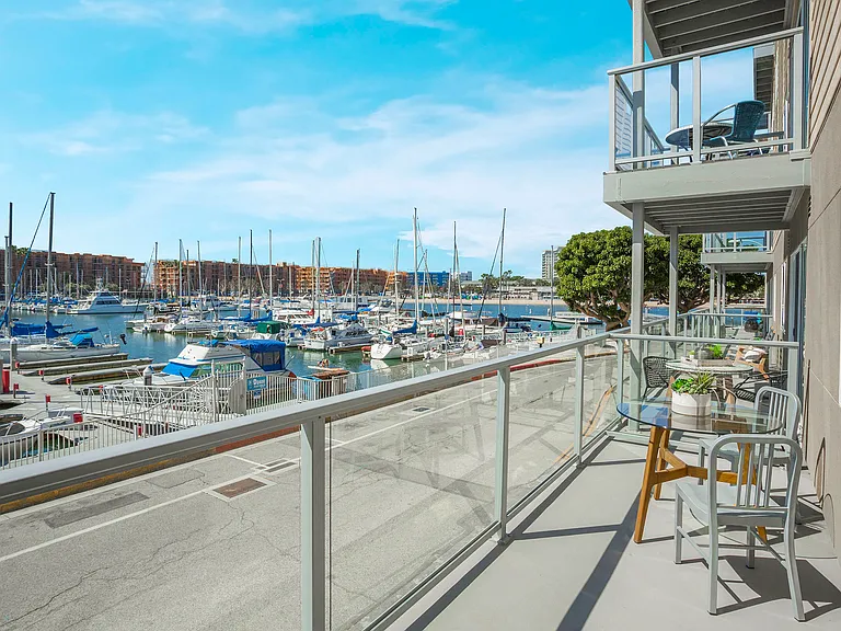 Wayfarer Apartments + Marina — Photo 23