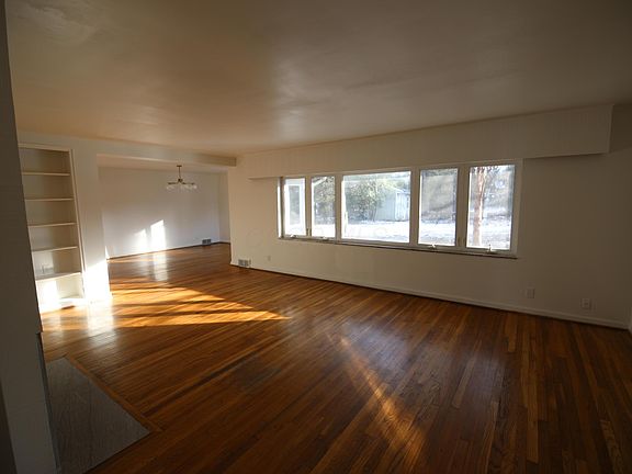 4th image of 3191 E Broad St