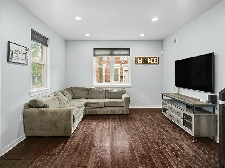 101 Mercy St — Photo 2