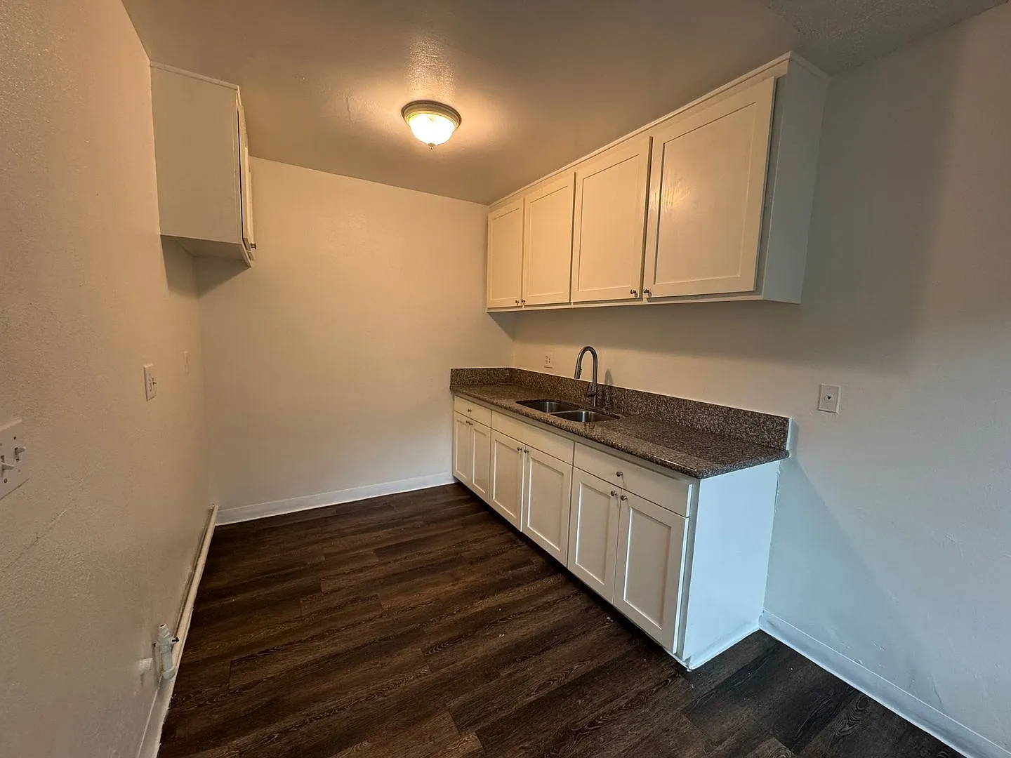 2 bed, 1.0 bath, 800 sqft, $1,900 — Photo 2