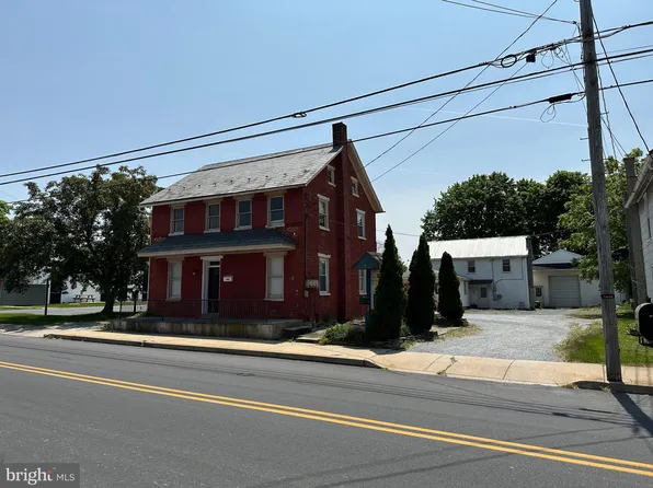 806 Main St, Akron, PA 17501