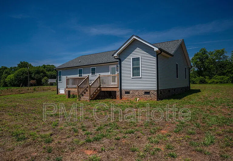 2128 Chatfield Rd — Photo 32