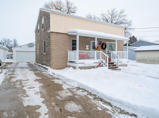 709 State St, Menasha, WI 54952