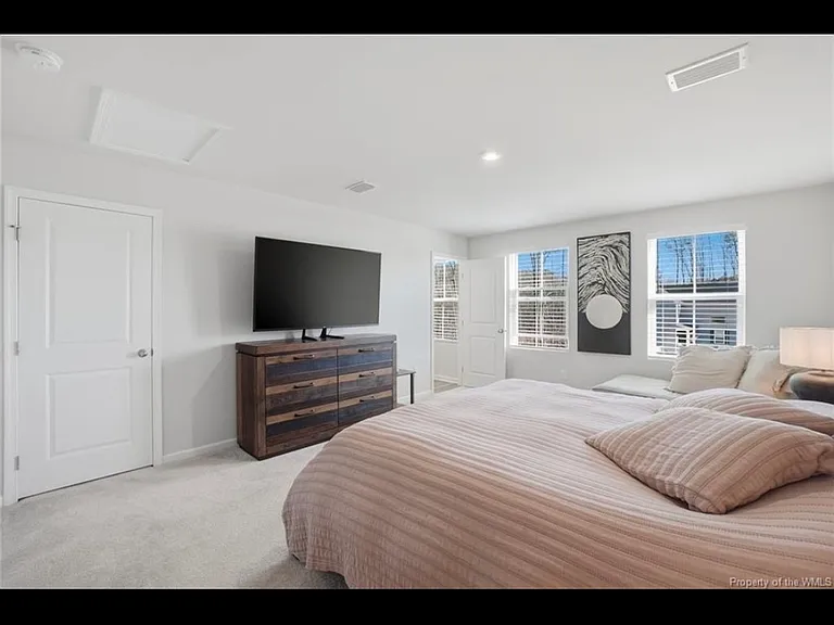 303 Lorraine Dr — Photo 12