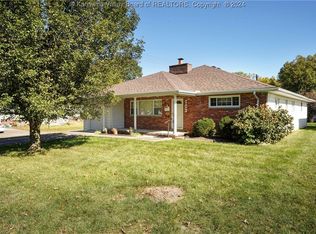 102 Sutherland Dr, Saint Albans, WV 25177