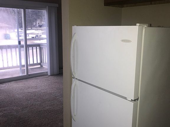 5th image of 1140 Winston Dr APT 3