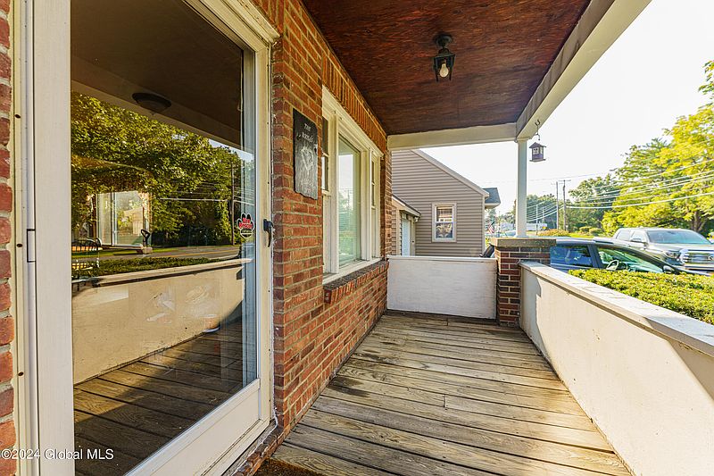 2nd image of 2177 Curry Road