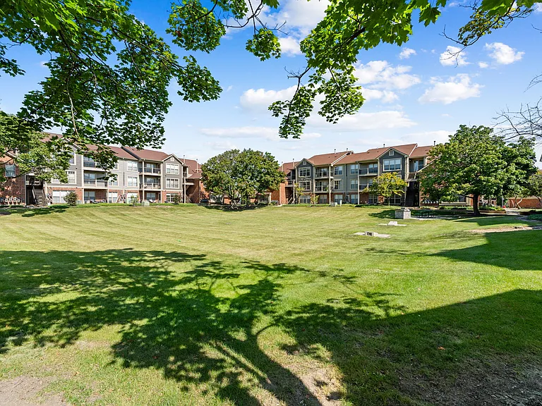 Green Trails Apartments — Photo 41