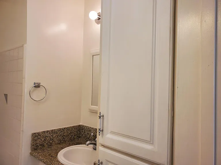 616 Broadway St #2 — Photo 9