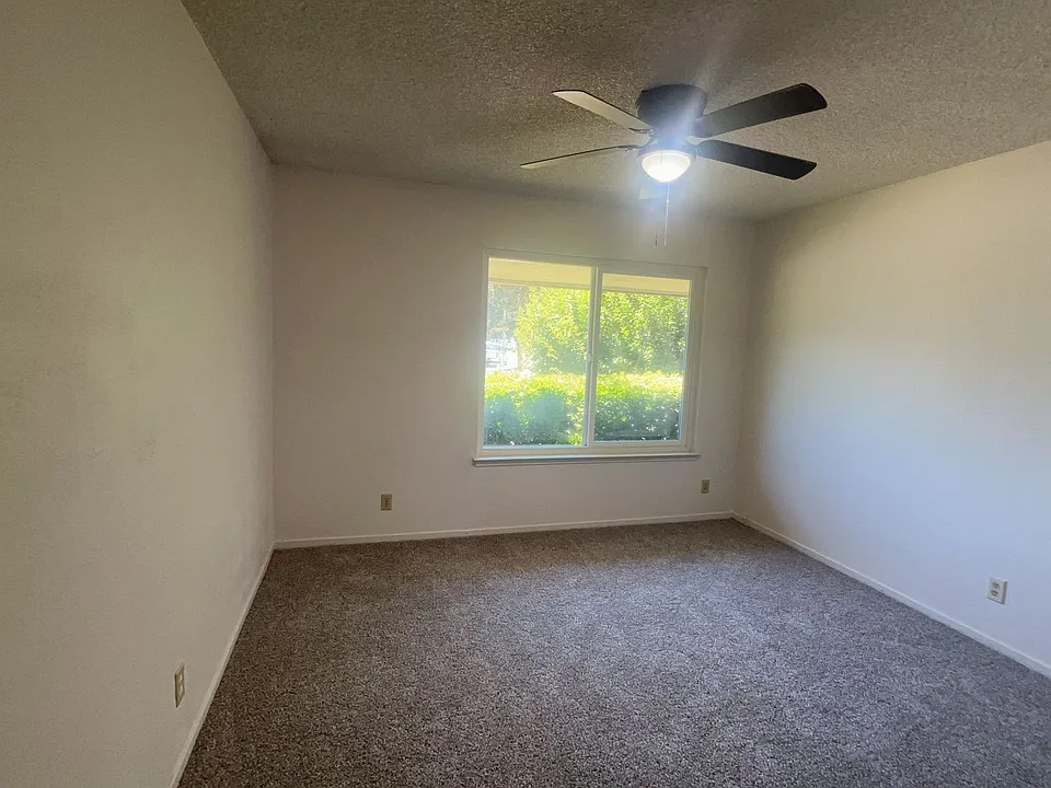 303 Diane Ct