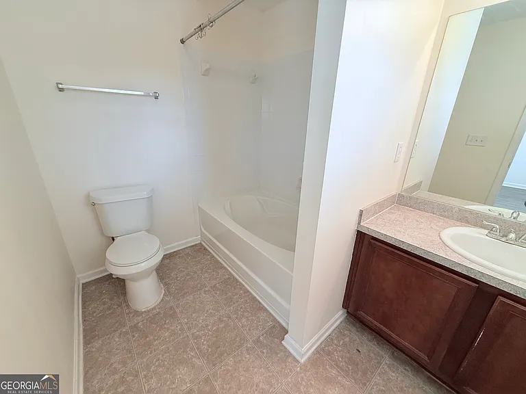 260 Commons Dr — Photo 10