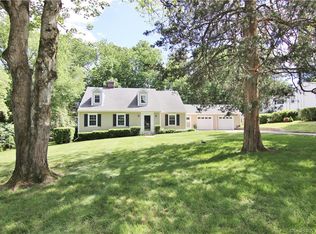 48 Diamondcrest Ln, Stamford, CT 06903