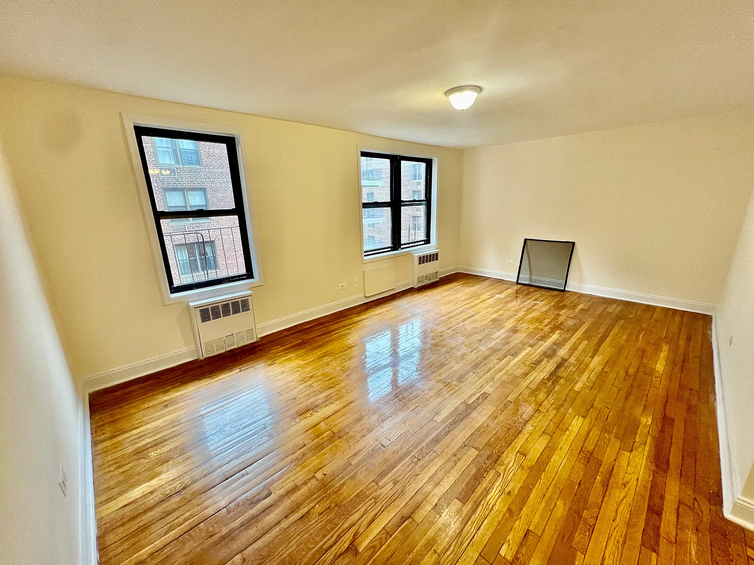 Studio, 700 sqft, $1,825 — Photo 1