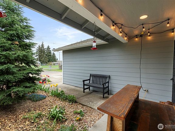 3rd image of 305 E Oakview Avenue
