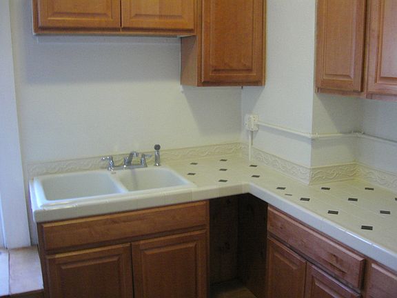 4th image of 135 W Irvington Pl APT 1