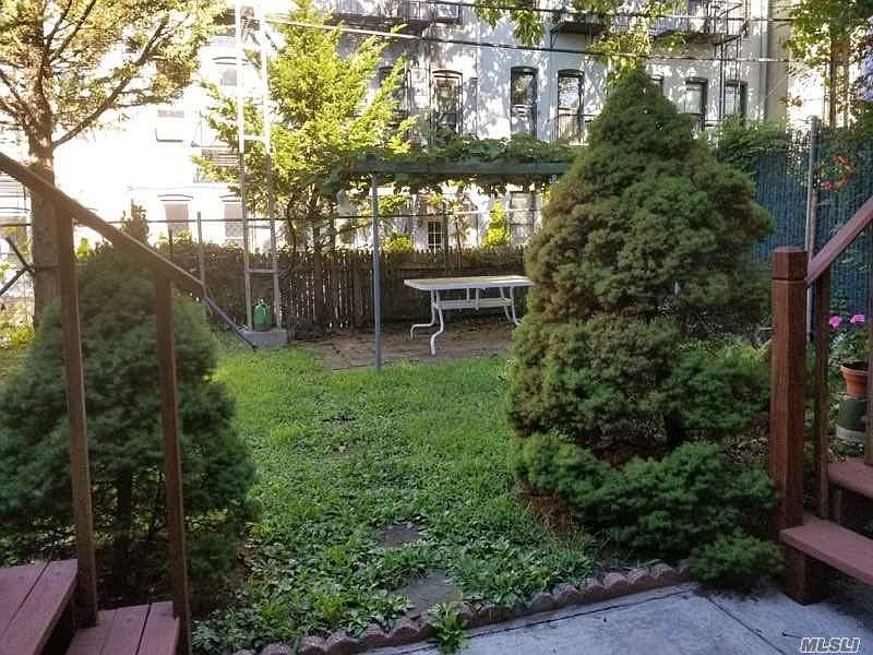 2nd image of 1935 Woodbine St