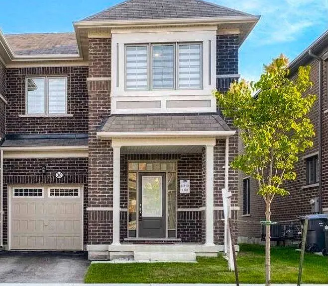 30 Circus Cres — Photo 1