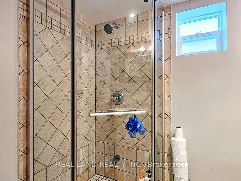 26 Glamis Ave — Photo 2
