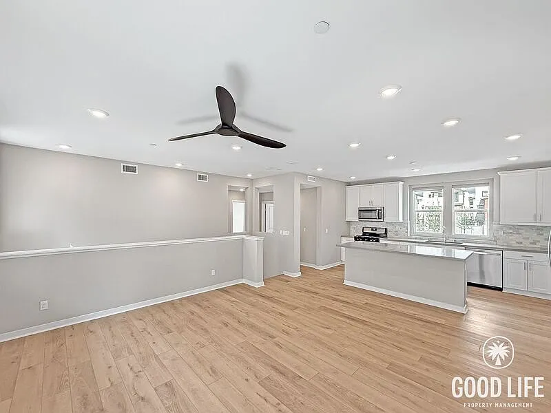 2 bed, 2.0 bath, 1230 sqft, $3,850 — Photo 4