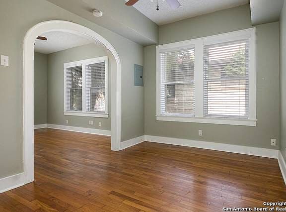 5th image of 305 E Kings Hwy APT 1