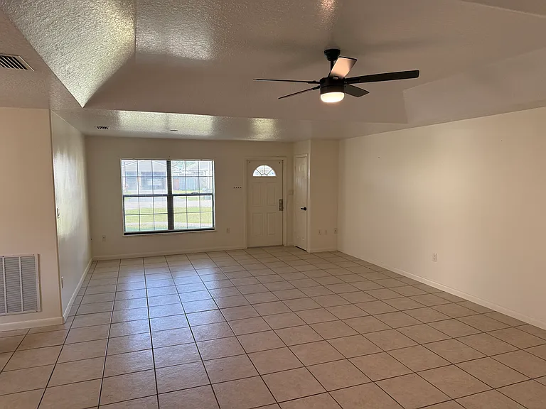 816 Angela Ave #B — Photo 4